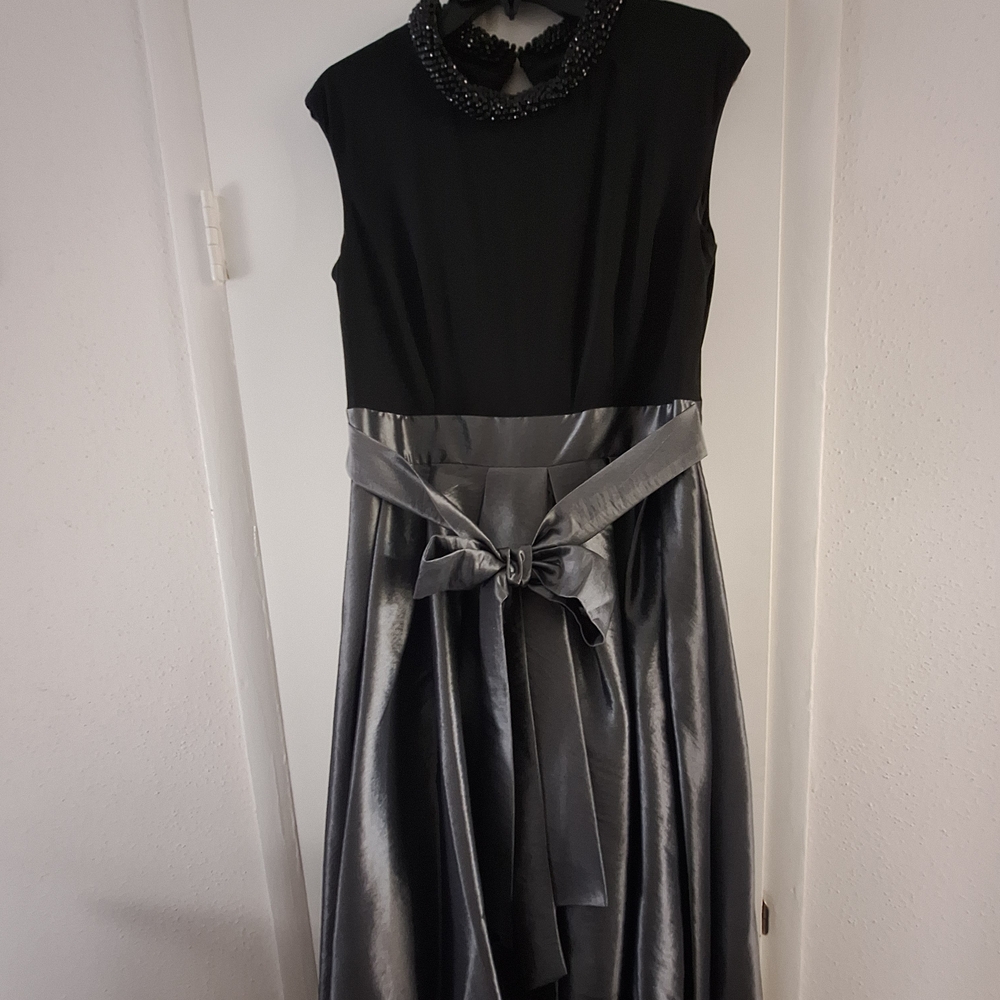 SLNY Black and Silver Formal Dress